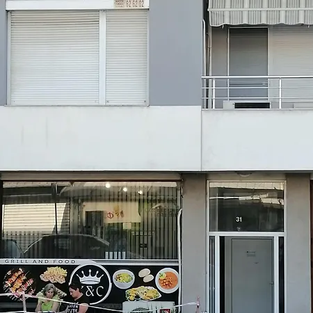 Lägenhet Charming With Balcony